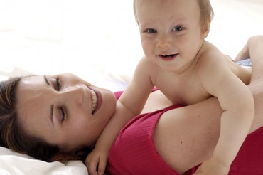 Cum poti avea grija de relatia ta chiar si cu un bebelus mic