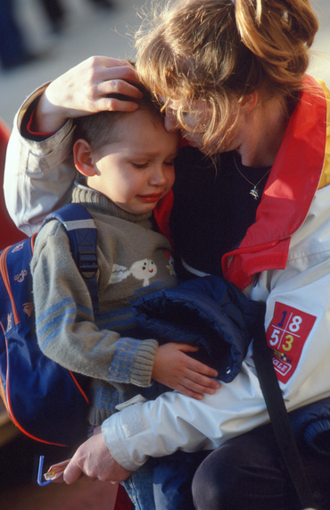 Cel mic nu vrea sa mearga la scoala