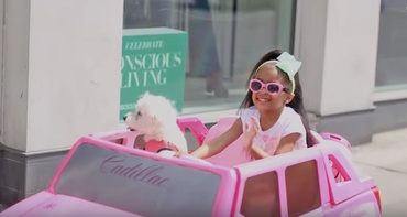 O fetita de 4 ani este protagonista celui mai vizionat clip pe YouTube din 2015