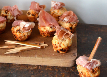 Aperitiv: rozmarin cu rosii uscate la soare si prosciutto
