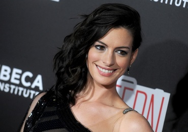 Anne Hathaway a confirmat ca este insarcinata printr-o fotografie speciala