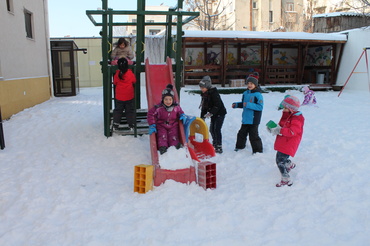 Hai la joaca, afara!