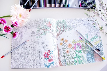 Carti de colorat pentru adulti: efecte neasteptate!