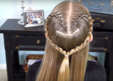 Special pentru fetite: Codite impletite sub forma de inima