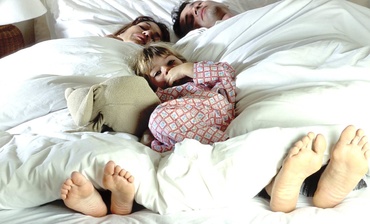 10 lucruri care ti se pot intampla cand imparti patul cu un prichindel