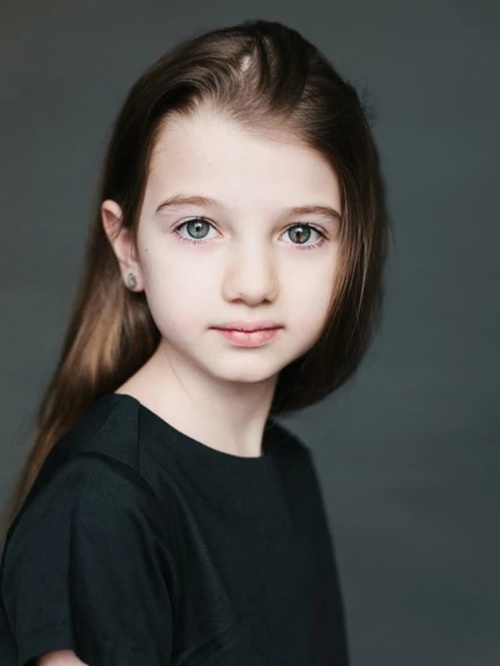 Anna, 8 ani