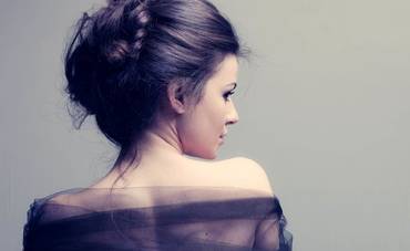 Coafuri pentru mămici! Cocul franțuzesc în 4 pași