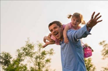 Râzi, copile, acum! Lumea ta va fi fără zâmbete!