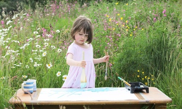 Pe urmele lui Monet. Picturi inspiraționale realizate de o fetiță cu autism