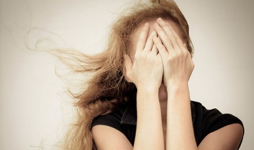 Izolarea emoţională a mamei. Ce facem cu atâta singurătate?