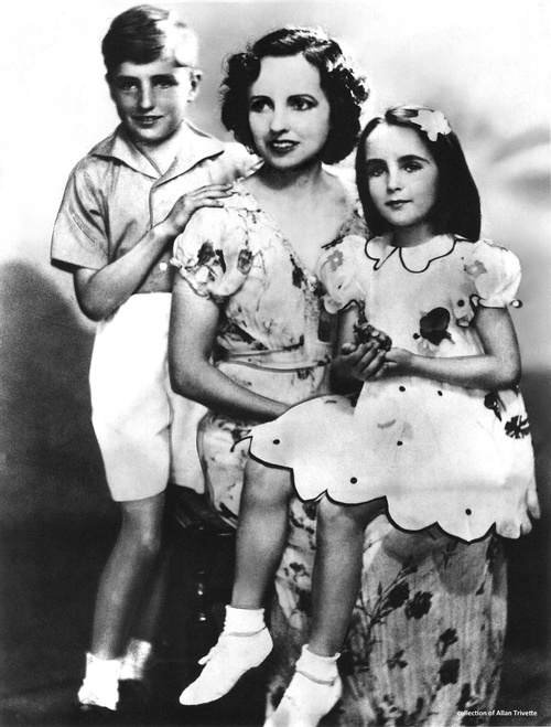 Elizabeth Taylor și mama sa, Sarah. © Allan Trivette