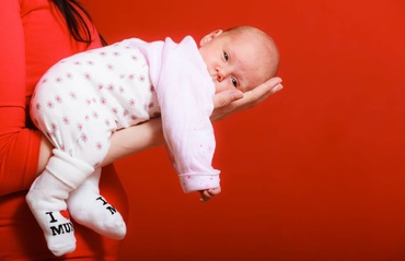 Viaţa cu un nou născut. Trucuri ca să treci cu bine peste primele 30 de zile