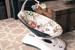 Leagănul inteligent RockaRoo / 4 Moms