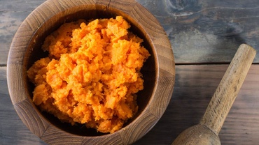 Piure de pui cu măr şi cartofi dulci (de la 8 luni)