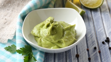 Avocado cu brânză şi curcan (de la 10 luni)