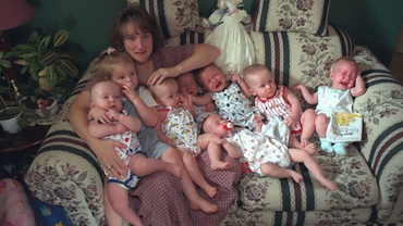 Fotografii de colecţie: Cum arată la 18 ani primii septupleţi din lume care au supravieţuit