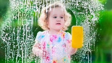 Menaj distractiv: 4 jocuri de curăţenie pentru copii