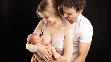 În atenția tăticilor! Cum poţi ajuta o mamă care alăptează