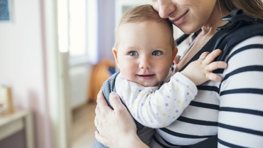 De astăzi, noua indemnizație minimă pentru mame este de 1.062 de lei