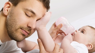 Tată – trecut, prezent, viitor – înseamnă mai puțin din cauza mamelor?