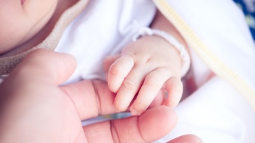 Însărcinată, la 47 de grade Celsius. Povestea unei mămici stabilite în Egipt