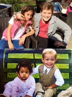 Jasmina alături de Aris, băiatul Andreei Esca