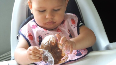 Budincă de ciocolată pentru bebeluşi