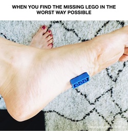 Când descoperi piesa LEGO care lipsea în cel mai dureros mod...