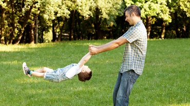 Greșelile părinților: Luxaţia cotului la copii