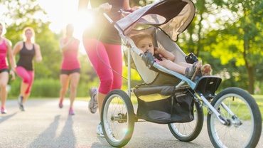 Studiu: De ce este greșit să acoperi căruciorul în timpul verii