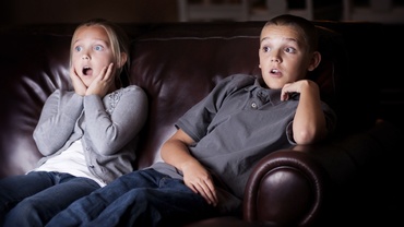 Influenţa violenţei de pe ecrane asupra copiilor