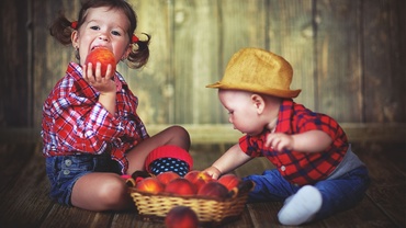 Piersicile în alimentația copilului. Beneficii și rețete