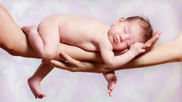 Ce cred pediatrii că trebuie să ştii despre primele zile alături de bebeluș