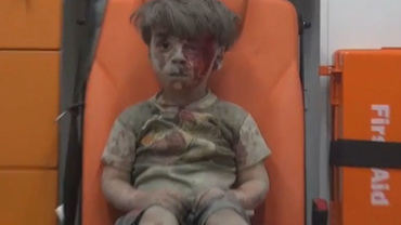 Imagini impresionante din Siria. Video-ul cu băiatul salvat din dărâmături a uimit o lume întreagă