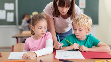 Comunicarea cu învățătoarea – 5 recomandări care te pot ajuta