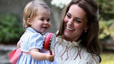 Prinţesa Charlotte a Marii Britanii, prima sa vizită oficială alături de părinți (GALERIE FOTO)