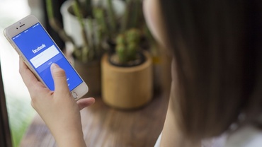 Reversul Facebook-ului: Cât de mult sunt afectate mamele