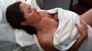 Factura pentru cezariană: Cât a plătit o mămică ca să-și țină bebelușul în brațe, după naștere