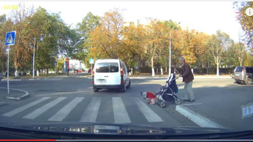 Folosiți, dragilor, centurile la cărucior!