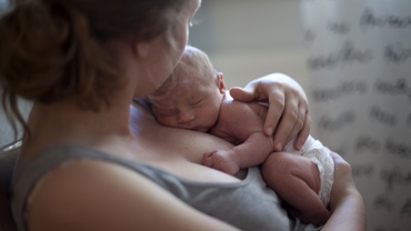 Primele zile cu un nou-născut! 9 trucuri care îți pot face viața mai ușoară