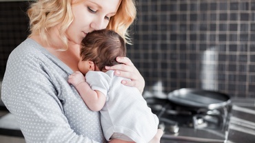 Ajutor după naştere. La cine poți apela după ce devii mămică