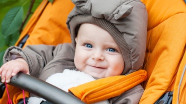 Cu bebe în sezonul rece! Cum îți pregătești prichindelul pentru lunile friguroase