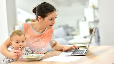 Concediul de maternitate nu e o vacanţă de lux