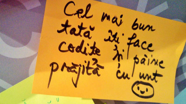 “Cel mai bun tată îţi face codiţe şi pâine prăjită cu unt.” Chiar aşa.