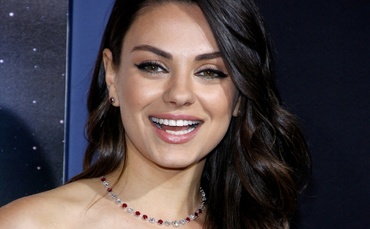 Mila Kunis, din nou mămică. Actrița a născut un băiețel