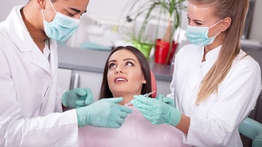 Vizita la dentist, în timpul sarcinii. Când sunt permise intervențiile stomatologice