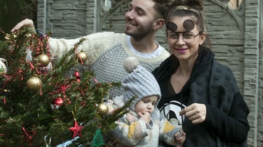 Împodobește, gașcă, bradul!