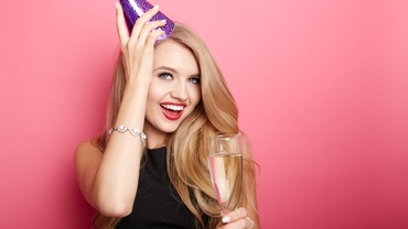 Ce coafuri se poartă în noaptea de Revelion. Recomandările hairstylistului