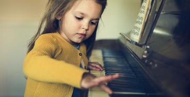 De ce unii copii încearcă până reuşesc, iar alţii renunţă din prima?